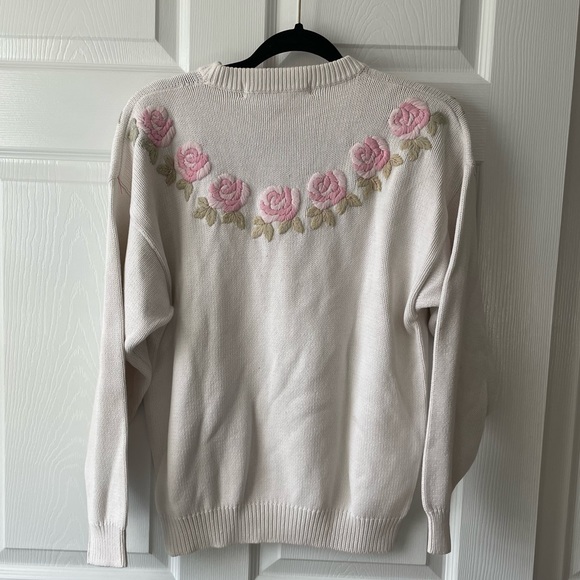 Vintage Cream Crewneck Sweater With Roses - Picture 4 of 5
